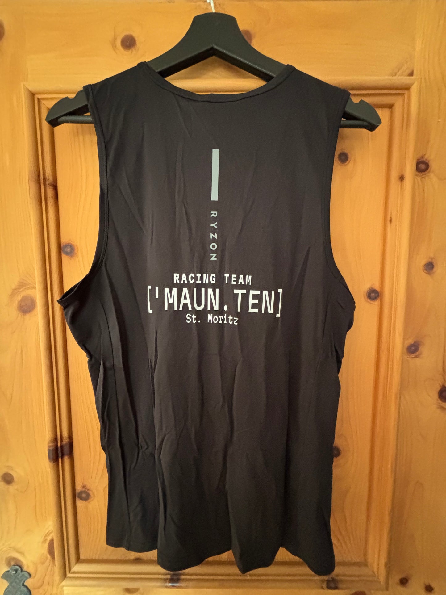 MAUN.TEN Racing Team X RYZON Phantom Running Singlet Men S (Knight Black)(Kollektion 2025)