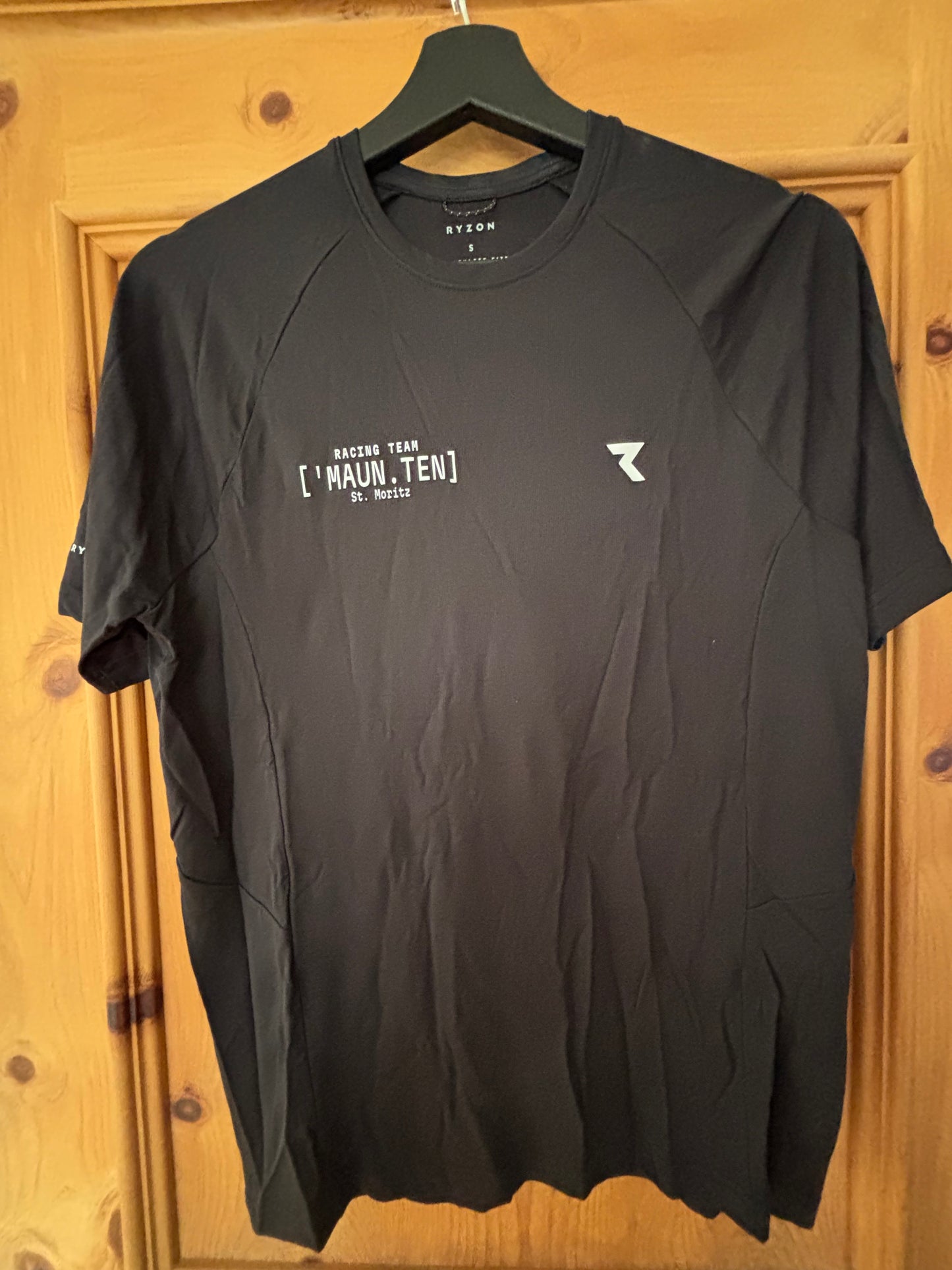 MAUN.TEN Racing Team X RYZON Phantom Running Tshirt Men S (Knight Black)(Kollektion 2025)
