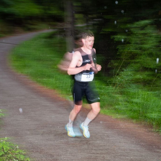 MAUN.TEN Racing Team X RYZON Phantom Running Singlet Men S (Knight Black)(Kollektion 2025)